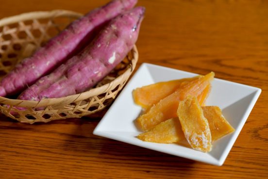 材料はさつまいもだけ!「干し芋」を作る方法と冷蔵・冷凍でおいしく保存するコツ