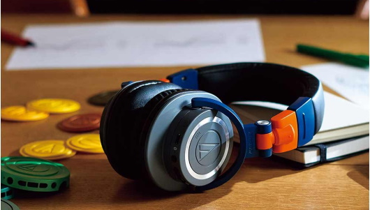 ブルー×オレンジが新鮮！  一般公募から選ばれた2024年限定デザインのヘッドホン「ATH-M50x LAB」