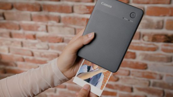 新たにカードサイズの写真プリントに対応！ 小型フォトプリンター「SELPHY QX20」