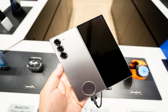 サムスン、次期「Galaxy Z Fold7」で超薄型を世界に展開!? それとも…