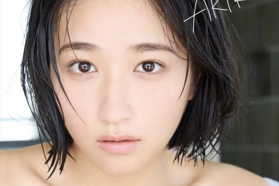 Devil ANTHEM.水野瞳、美谷間のぞく水着姿＆初の泡風呂カットで魅了　ファースト写真集の表紙カバー2種公開