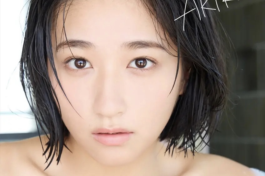 Devil ANTHEM.水野瞳、美谷間のぞく水着姿＆初の泡風呂カットで魅了　ファースト写真集の表紙カバー2種公開