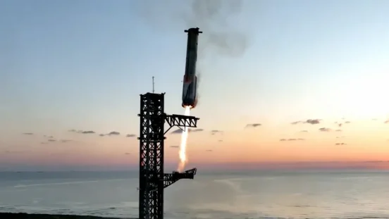 スペースX、宇宙船を「巨大箸」でキャッチ!?