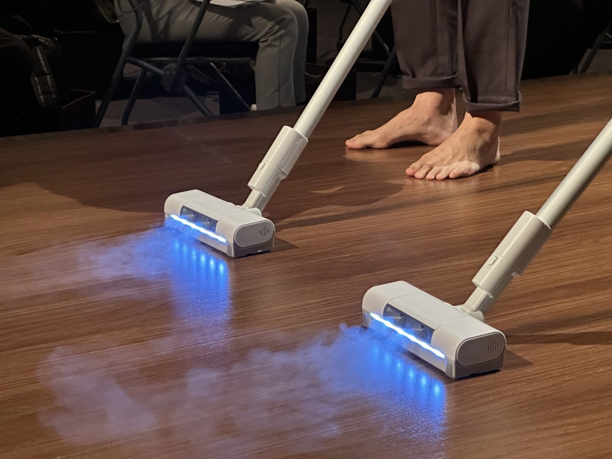 掃除機がマイクロミストを放つと何が起きる!? パナソニックの最新スティック掃除機&ドラム式洗濯機を体験