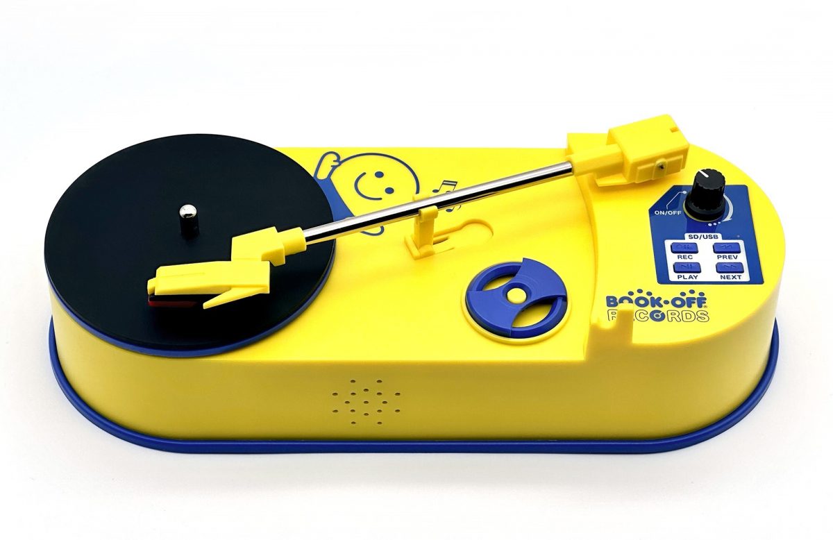 見よ、あふれ出る「BOOKOFF」感を！ ブックオフ初のオリジナルレコードプレーヤー