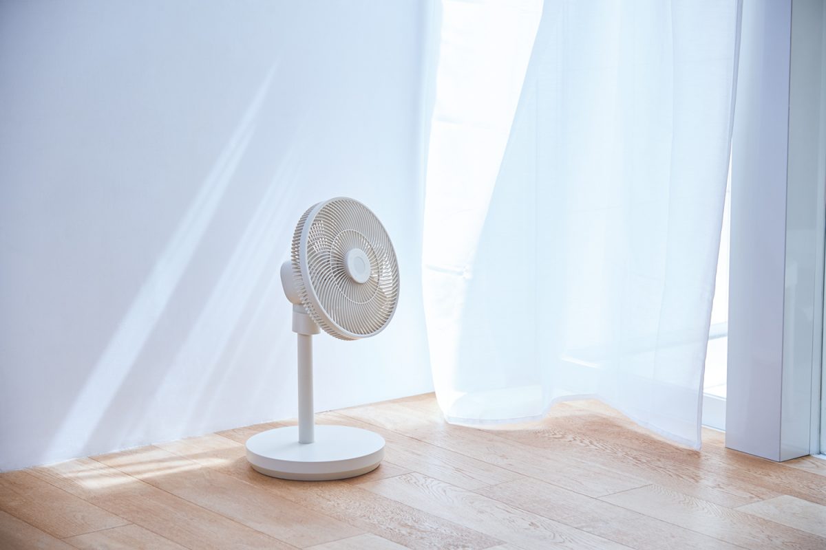 使わない時さえも快適。持ち運びラクラク、レコルト「コードレス サーキュレーション扇風機」
