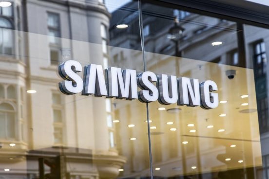 サムスンの三つ折りスマホ、画期的な折り方を導入!? ファーウェイとの違いは…