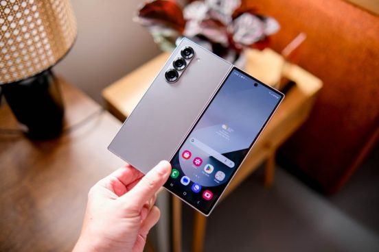 次期「Galaxy Z Fold7」、三つ折りと超薄型モデルを2025年にダブル投入!?