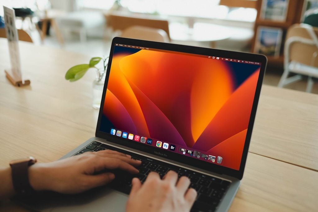「MacBook Pro」、有機EL化は2026年〜2027年までお預け？