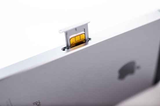 次期「iPhone 17 Air」、SIMトレーがない!?