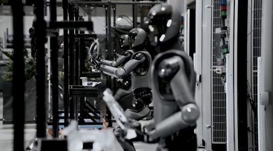 BMWの「人型ロボット」、作業スピードが400％アップ！ 工場に来る日は近い？