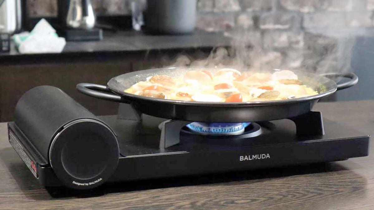 ウチ食がはかどりそう！ バルミューダから卓上コンロと電気ケトルが発売