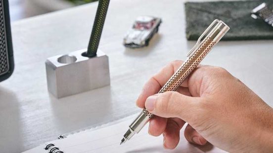これが「未来的」なボールペンか……！ 二重構造が目を引く、サクラクレパス「SAKURA craft_lab 009」