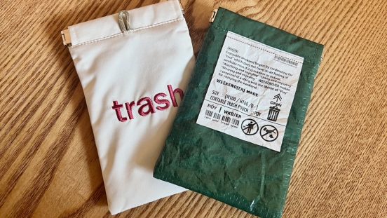 カバンの底から出てくる、いつぞやのお菓子袋やレシート…それは「携帯ゴミ箱」で解決できる