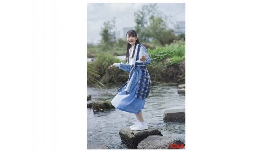 松田実桜、深紅のチューブトップビキニ姿でヘルシー美ボディ披露【独占カット】