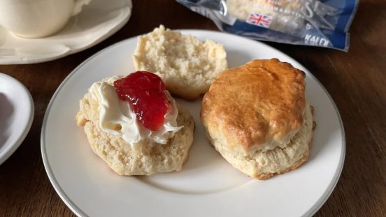 カルディ「しっとりバタースコーン」のお味は？朝から英国産の本格スコーンを味わえるとは