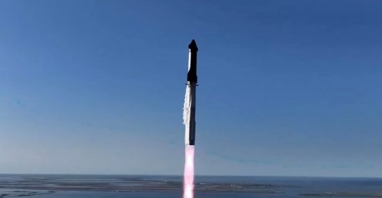 スペースX、スターシップの試験飛行を実施！ トランプ氏の前で空中キャッチは…