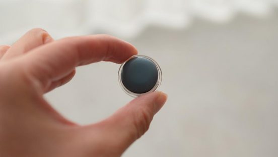 「椅子を引くときうるさい」問題をついに解決。わが家の椅子は全部脚カバーしました