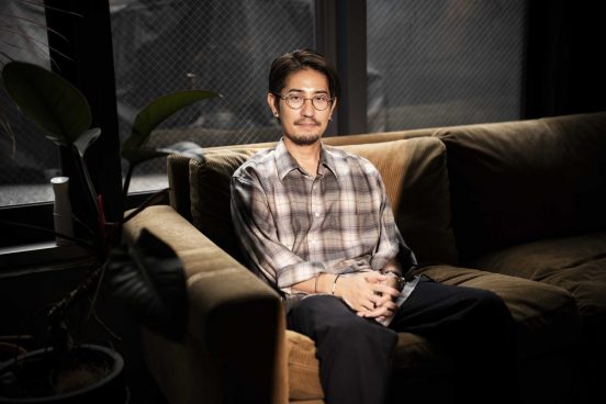 アートディレクター・山崎晴太郎「仕事道具に求めるものは、いかに自分を気持ちよく思考の中に潜らせてくれるか」『余白思考デザイン的考察学』第5回