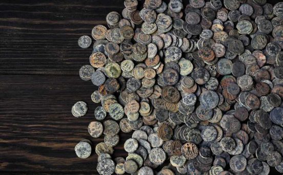 ローマ時代の硬貨が1368枚も英で見つかる！ 過去最大規模の価値は…