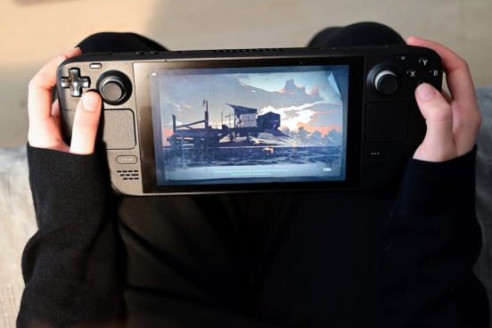 サムスンが「携帯ゲーム機」を自社開発中!? しかも折りたたみ!?