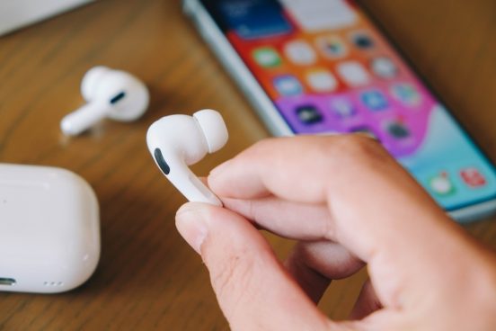 次期「AirPods Pro」、心拍数や体温の測定ができる!?