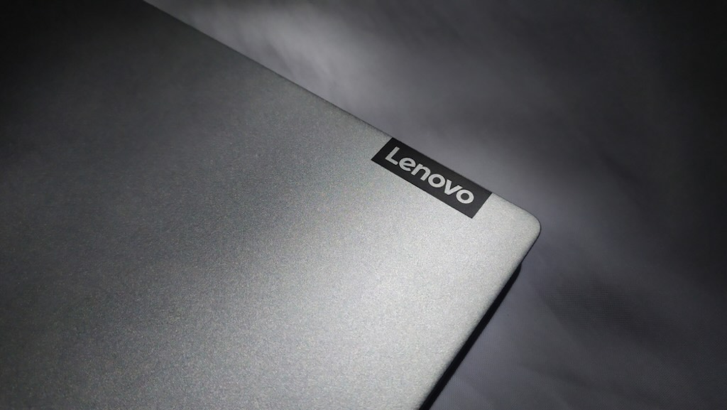 レノボ、「巻き取り式ノートPC」をついに製品化!? 画面が本当に伸びるみたい
