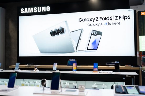 サムスン、2025年の「折りたたみスマホ」生産を大幅に削減へ。三つ折りで挽回なるか？