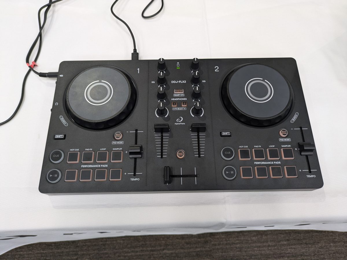 知らぬ間にDJデビュー!? DJ機器トップメーカー「AlphaTheta」製品が初心者に優しすぎた