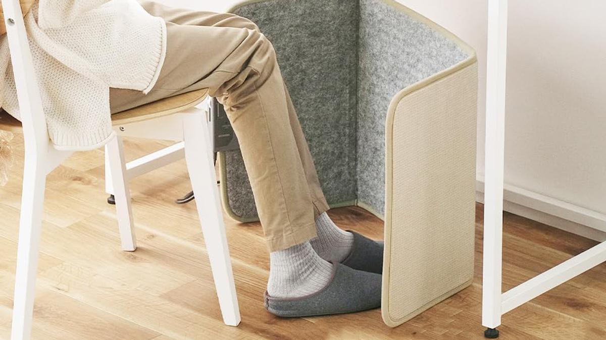 家でも会社でも足元の冷えがつらい…アイリスオーヤマの「パネルヒーター」でぐるっと温めてみない？