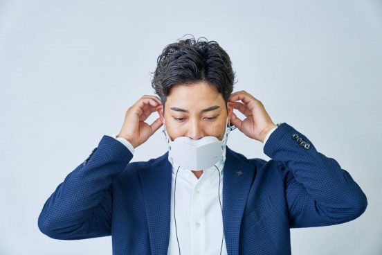 実はすごく便利では…？ Web会議用マスク型ガジェット「SHIELD TALK」クラファン開始