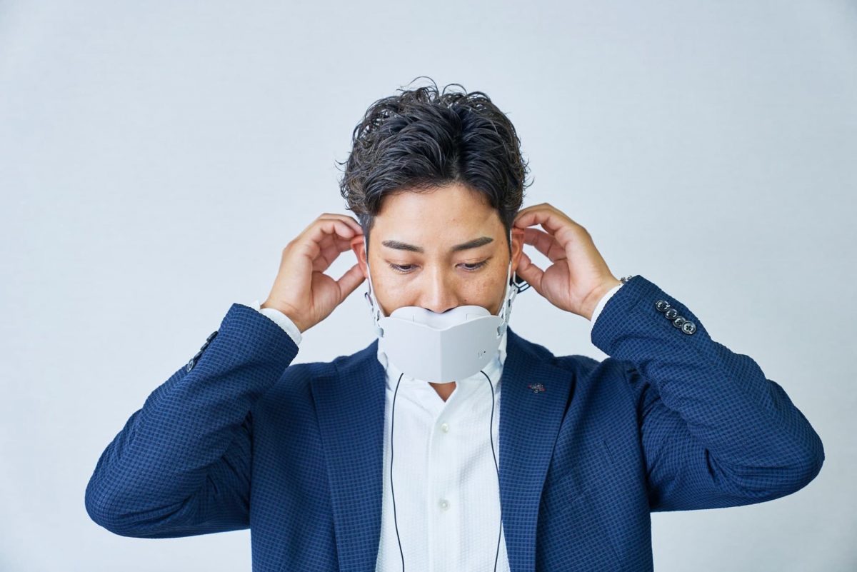 実はすごく便利では…？ Web会議用マスク型ガジェット「SHIELD TALK」クラファン開始