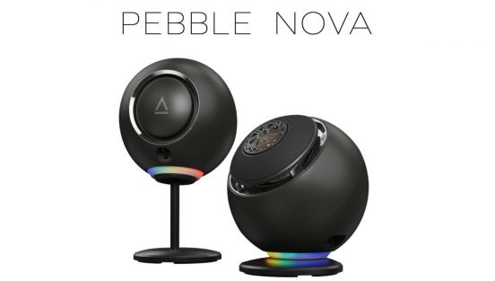 45度の傾きでデスクトップに最適化された小型スピーカー「Pebble NOVA」