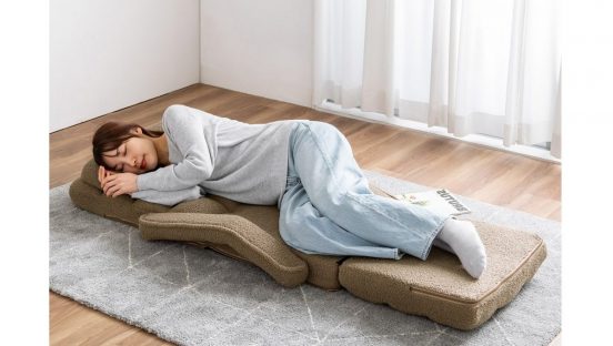 ちょっとゴロ寝したいとき便利！ フルフラットでお昼寝もできる座イス
