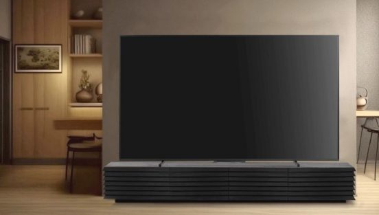 HDDやACタップもスッキリ収納！ 100インチの大型テレビに対応したテレビボード