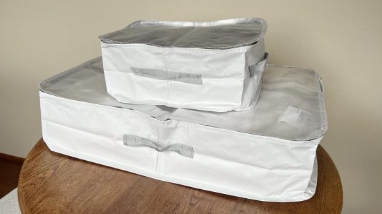 無印良品の「レジャーシートでつくった収納袋」で面倒だった衣替えがようやく終わりました