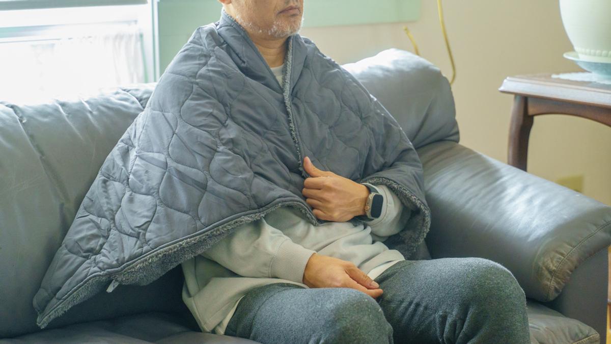 LAKOLEの「万能すぎる5WAYブランケット」。冬を乗り越えるための必需品です
