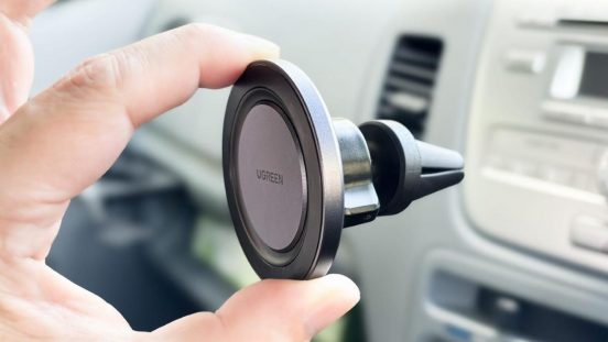 スマホをカーナビにしたいけど設置場所に困る…そんなときは「マグネット式の車載ホルダー」が大活躍
