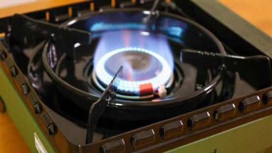 コレぞ、「カセットコンロ」の進化版。野外での調理ストレスも激減する“超タフ”な仕様に惚れた