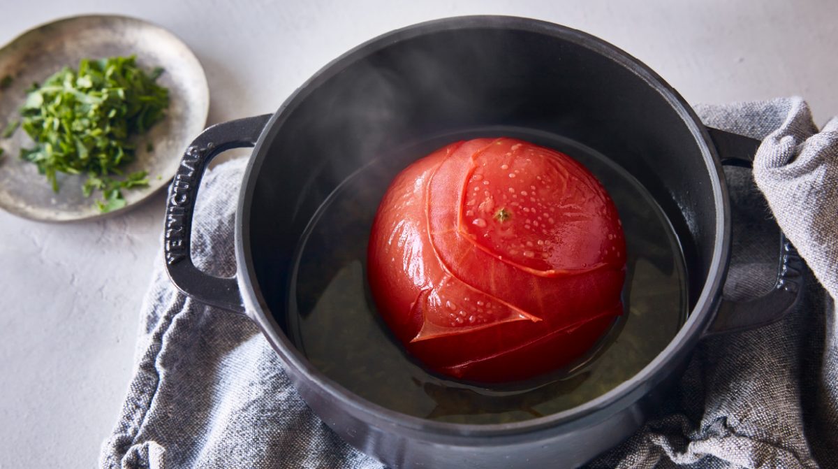 1人鍋にぴったり！ 無水調理、炒め、焼き付けもできる万能調理鍋「バーミキュラ オーブンポット２ ミニ」