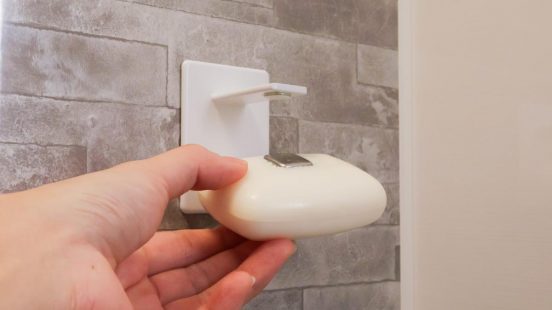 「山崎実業の別注ソープホルダー」で水回りのストレスが解消した！ もう石けんカスの掃除をしなくていいんだ…