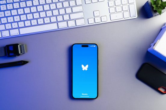 分散型SNS「Bluesky」、ユーザー数が2024年に9倍も増加！ 副産物への対応が大変