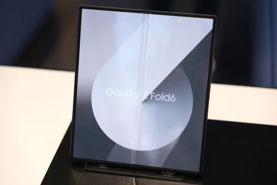 サムスン、三つ折りスマホを「Galaxy Z Flip7」などと同時に発売!?