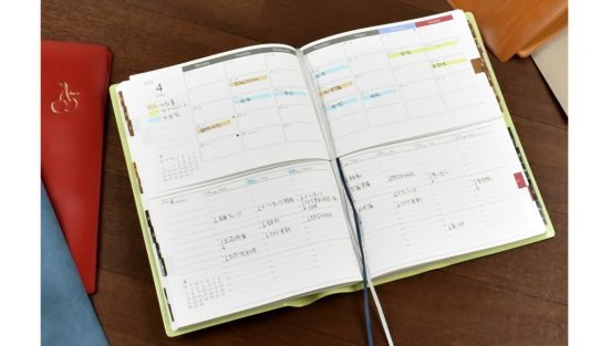 “デュアルモニター”みたいな使いやすさ！ 上下のページを別々にめくれるセパレート型手帳