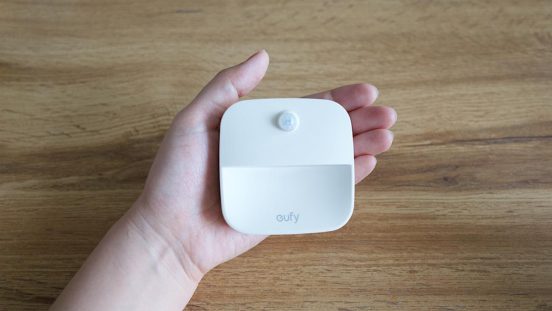 Ankerの手のひらサイズのセンサーライトが「ここに灯りがあったら…」を解消してくれた！