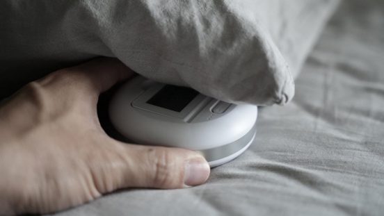 休明けの朝、起きられるか不安…。それならこの「振動アラームクロック」を試してみて！