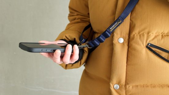 ついに、「理想のスマホショルダー」に出合えた話。一日中つけていても“快適”なんだ