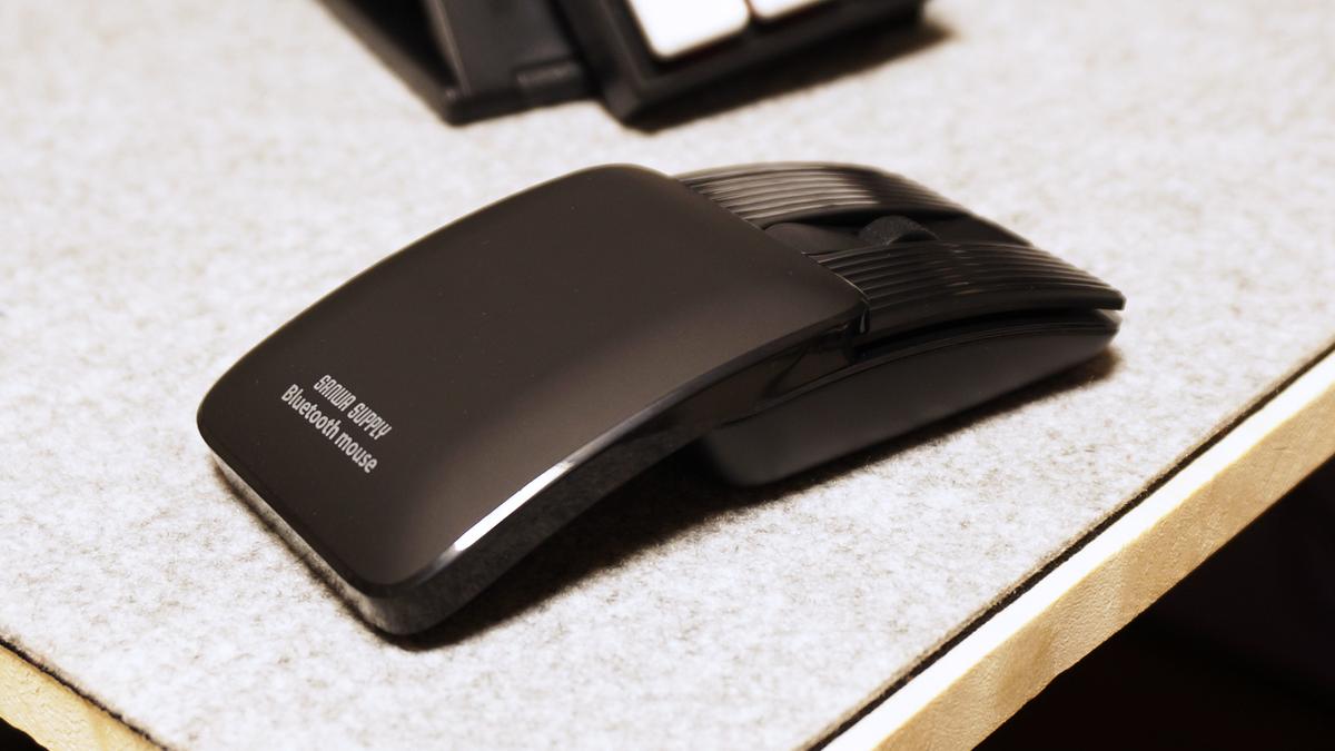 クレカよりコンパクト!? Bluetooth対応の折りたたみマウスがリモートワーカーの救世主に