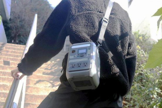 Ankerの「肩掛けできるポータブル電源」を選んだ理由。 いざという時に“両手が空いてる”って、とても大事だと思うんです