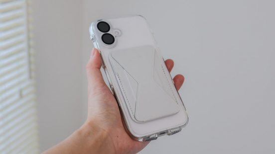 「スマホでかすぎて使いづらい問題」がMOFTのスリムなスマホスタンドで解決！ もっと早く買っておけばよかった